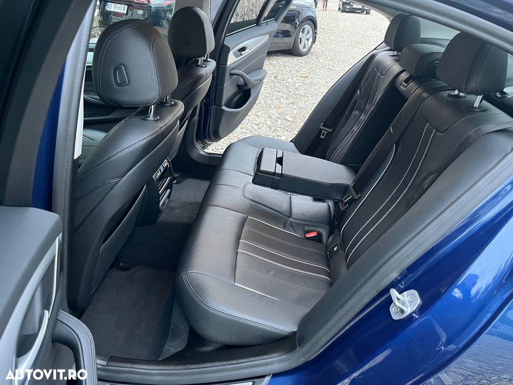 BMW Seria 5 520d xDrive AT - 28