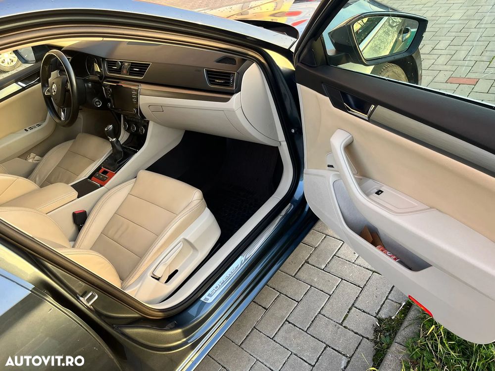 Skoda Superb 2.0 TDI Premium Edition - 13