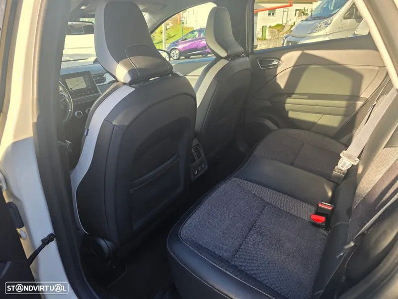 Renault Captur 1.5 dCi Initiale Paris EDC - 11