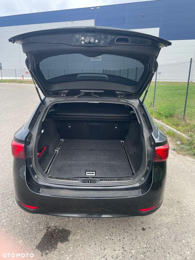 Toyota Avensis 1.8 Premium - 11
