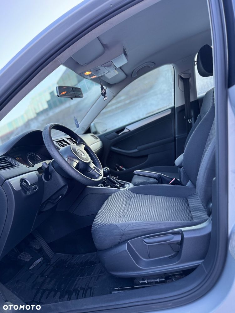 Volkswagen Jetta 1.6 TDI Trendline - 9