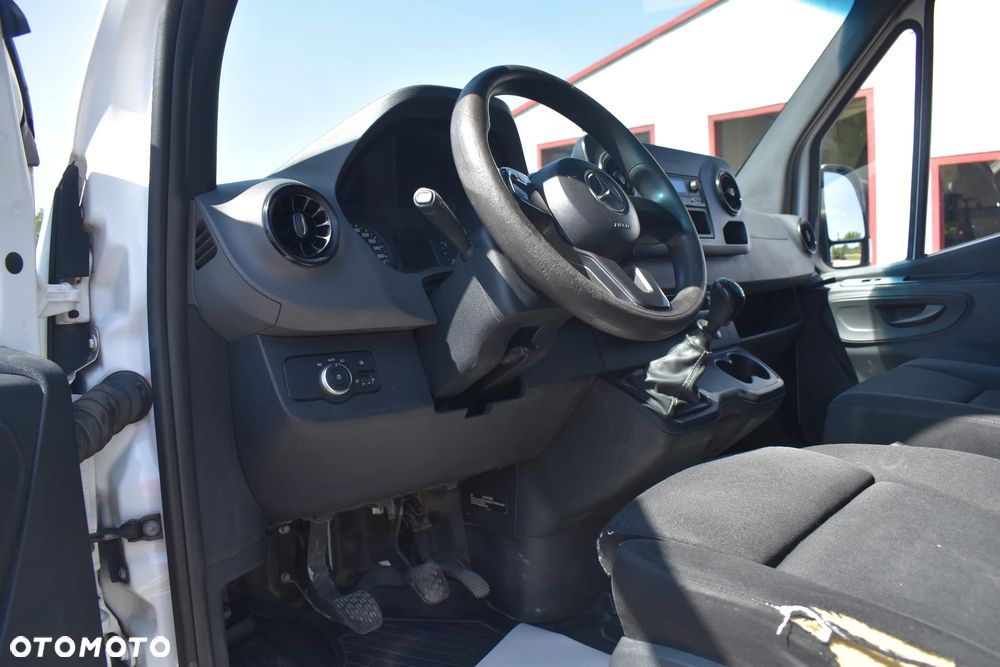 Mercedes-Benz Sprinter - 17