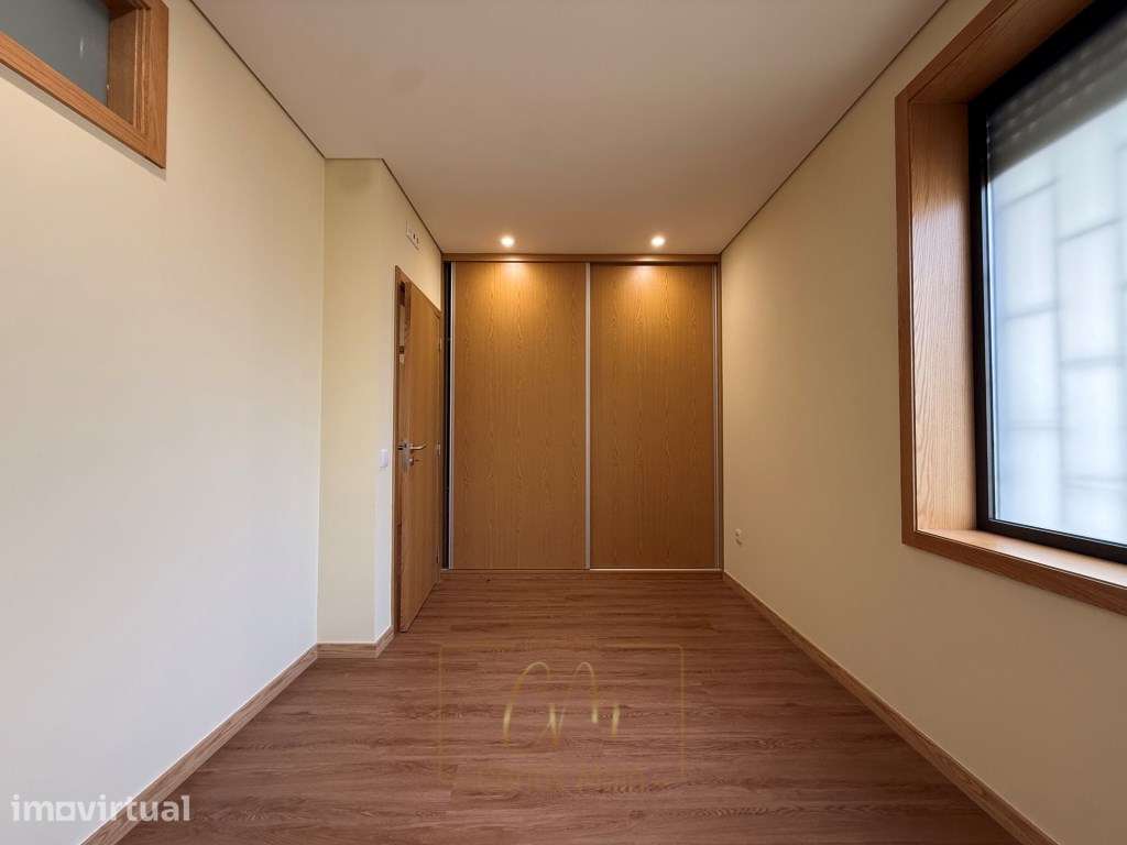 Excelente Oportunidade: Apartamento T2 Totalmente Remodelado - Grande imagem: 3/9