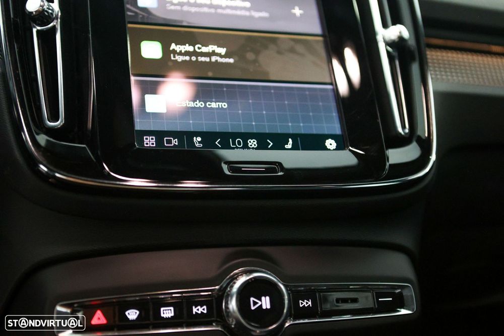 Volvo XC 40 2.0 B3 Plus Dark - 24