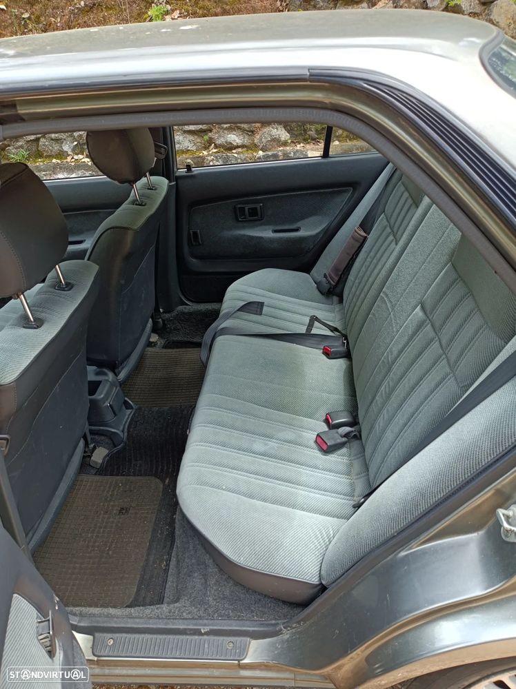 Toyota Corolla Sedan 1.3 - 2