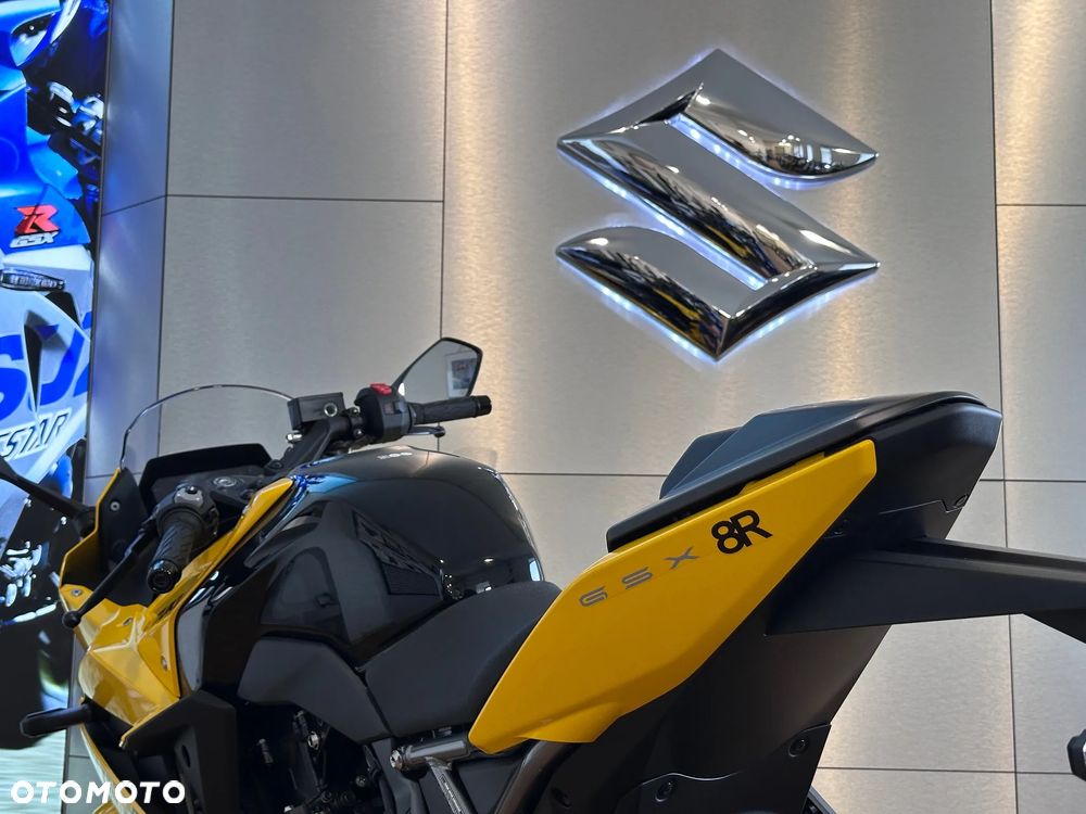 Suzuki GSX - 12