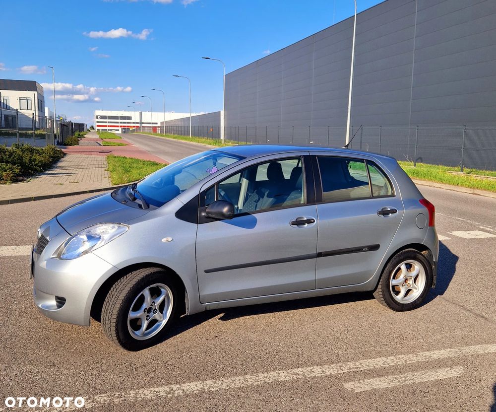 Toyota Yaris 1.3 Sol - 2