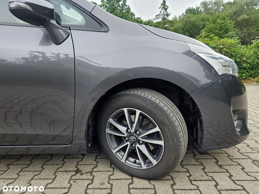 Toyota Verso 1.8 Premium 7os - 9