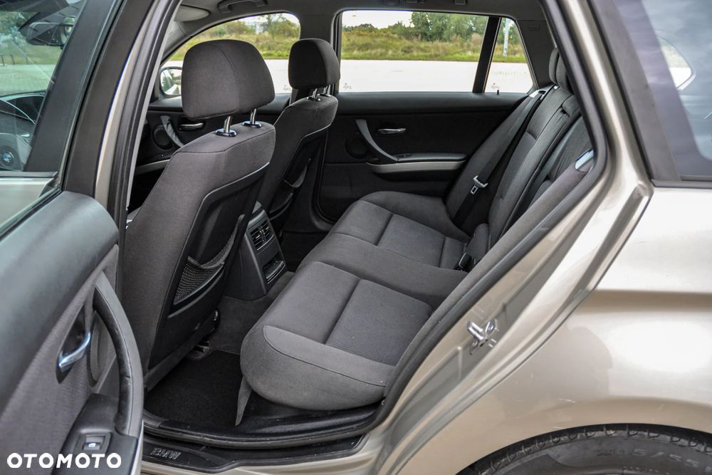 BMW Seria 3 320d DPF Efficient Dynamics Edition - 8