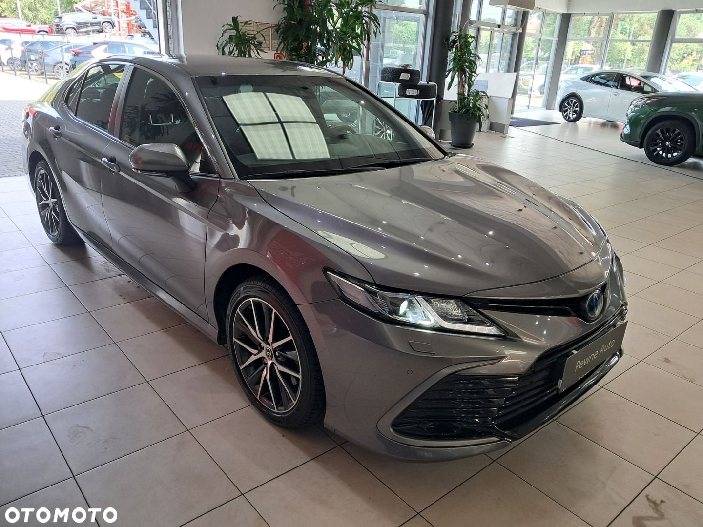 Toyota Camry 2.5 Hybrid Prestige CVT - 2