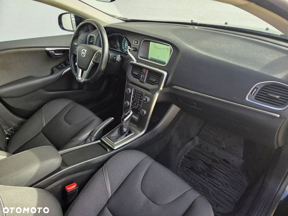 Volvo V40 Cross Country - 10