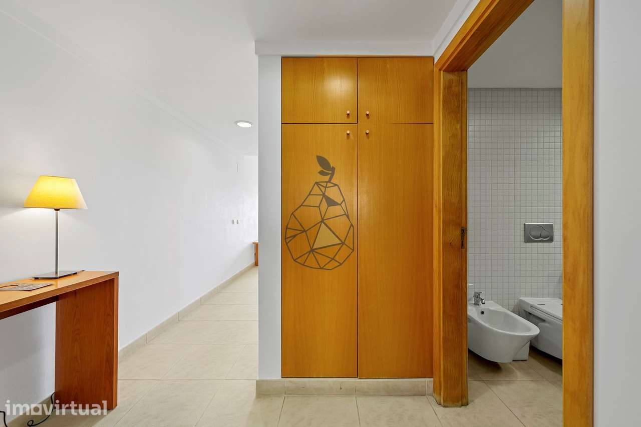 Apartamento T1 com Garagem  em Condomínio de Luxo com Piscina Exterior - Grande imagem: 4/50