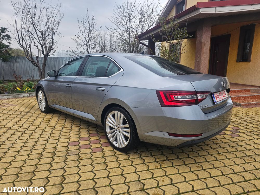 Skoda Superb 2.0 TDI Premium Edition - 2