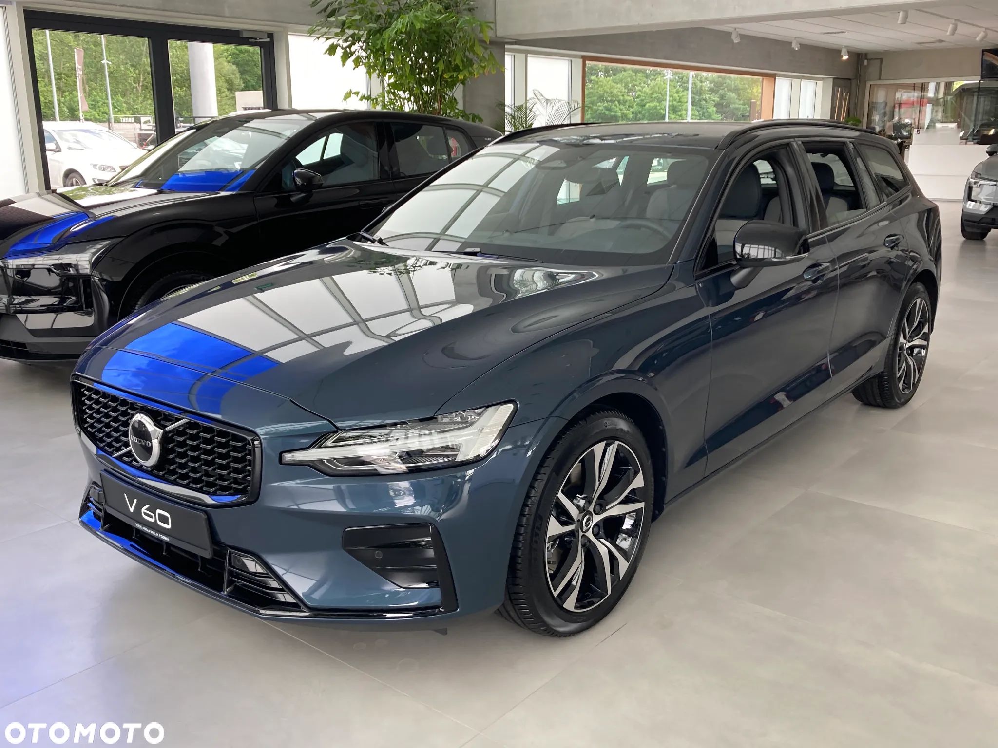 Volvo V60 B4 B Plus Dark - 1
