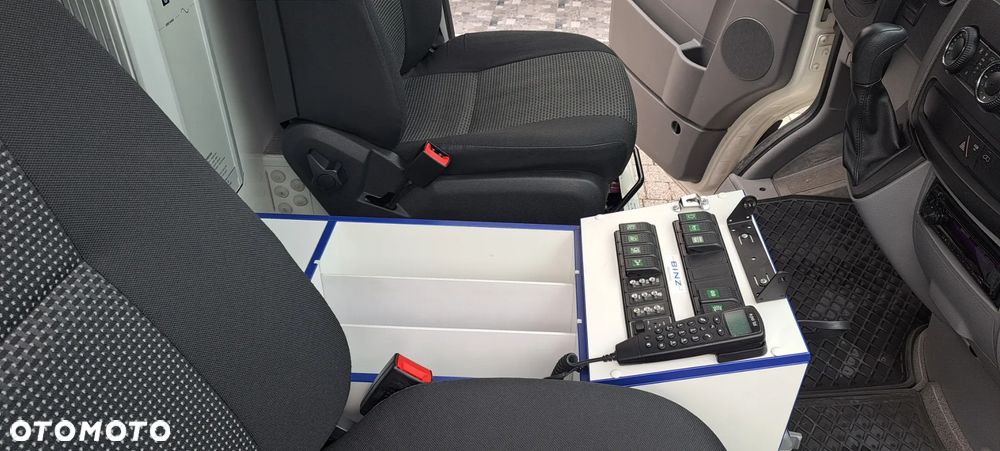 Mercedes-Benz 519 - 26