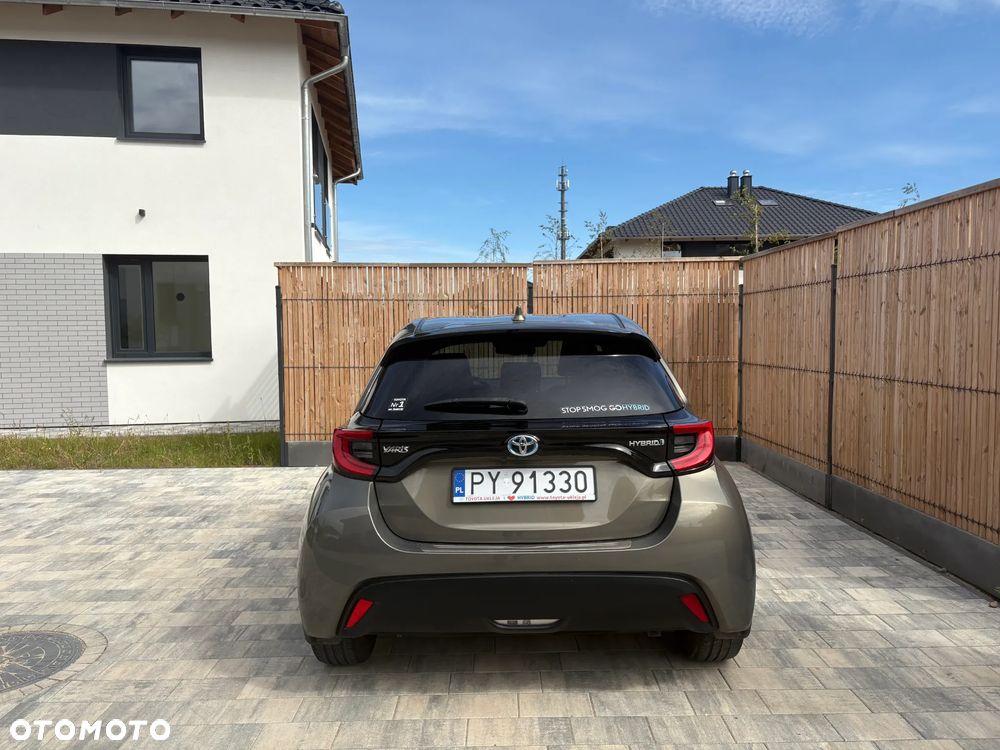 Toyota Yaris Hybrid 100 Premium - 4