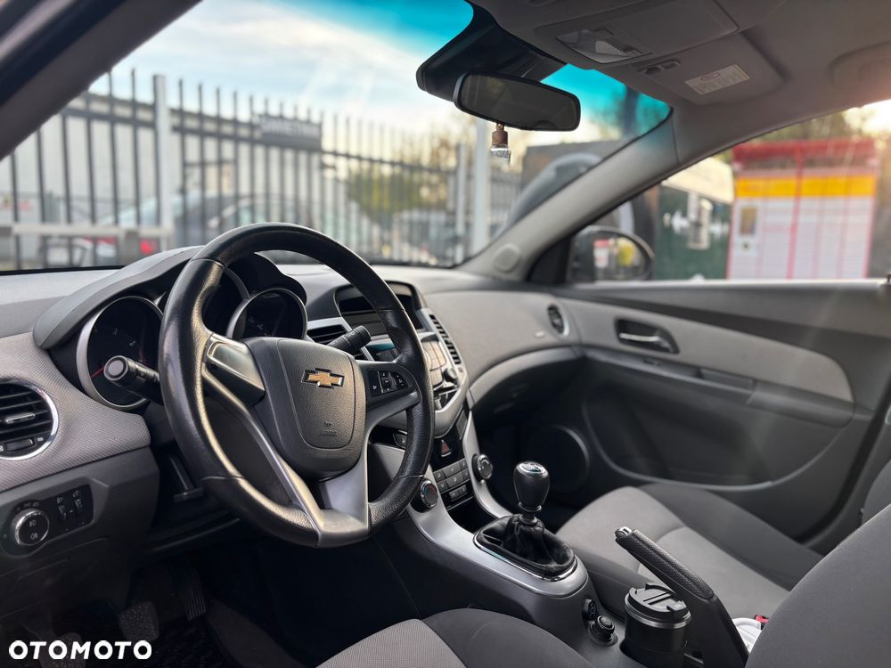 Chevrolet Cruze 1.6 LS - 12