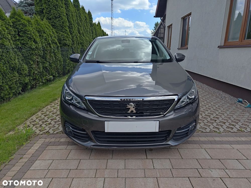 Peugeot 308 - 8