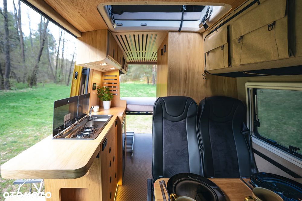Mercedes-Benz Sprinter - 2