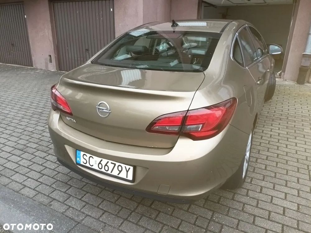 Opel Astra 1.6 Executive - 3