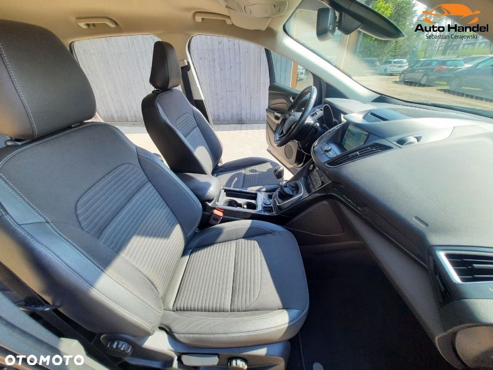 Ford Kuga 1.5 EcoBoost 2x4 Titanium - 32