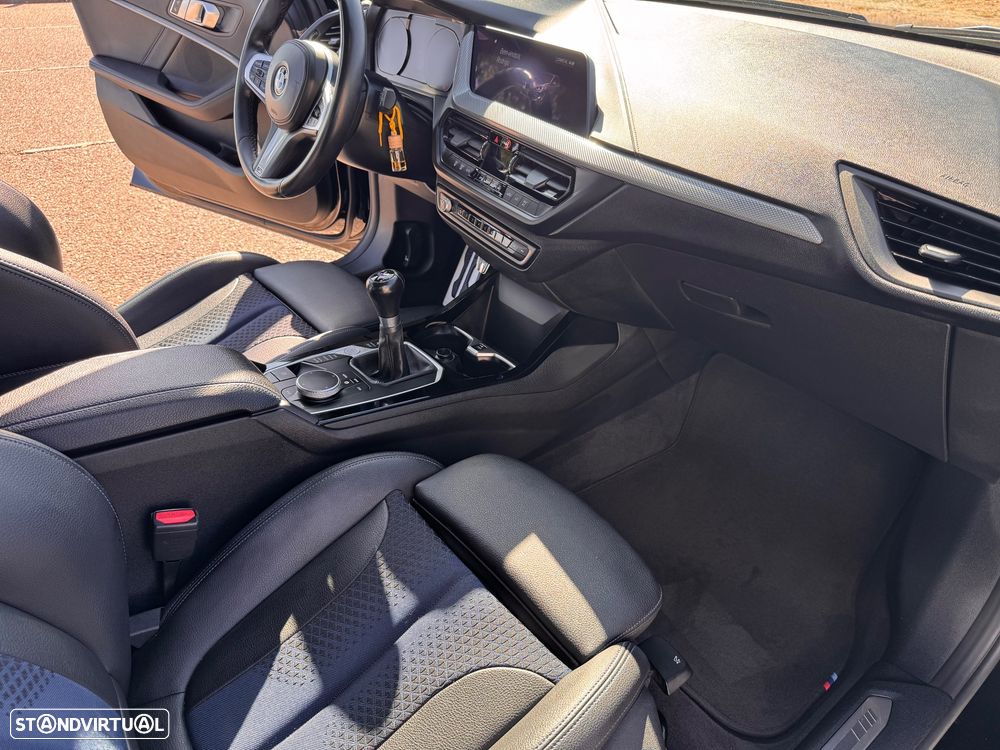 BMW 116 d Pack Desportivo M - 4