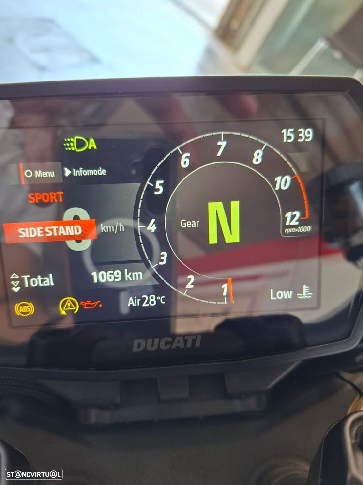 Ducati Hypermotard V2 - 12