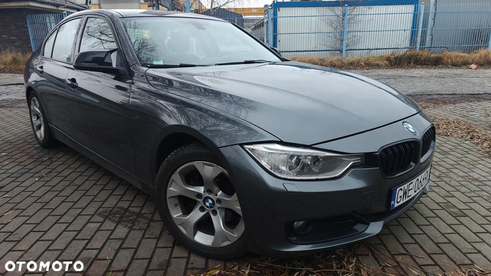 BMW Seria 3 320d Efficient Dynamic Edition Sport Line - 4
