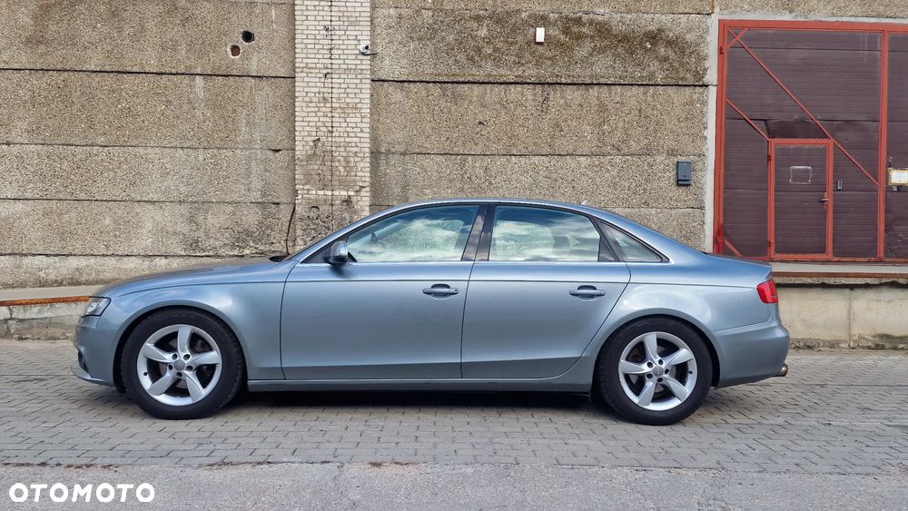 Audi A4 2010 photo 4