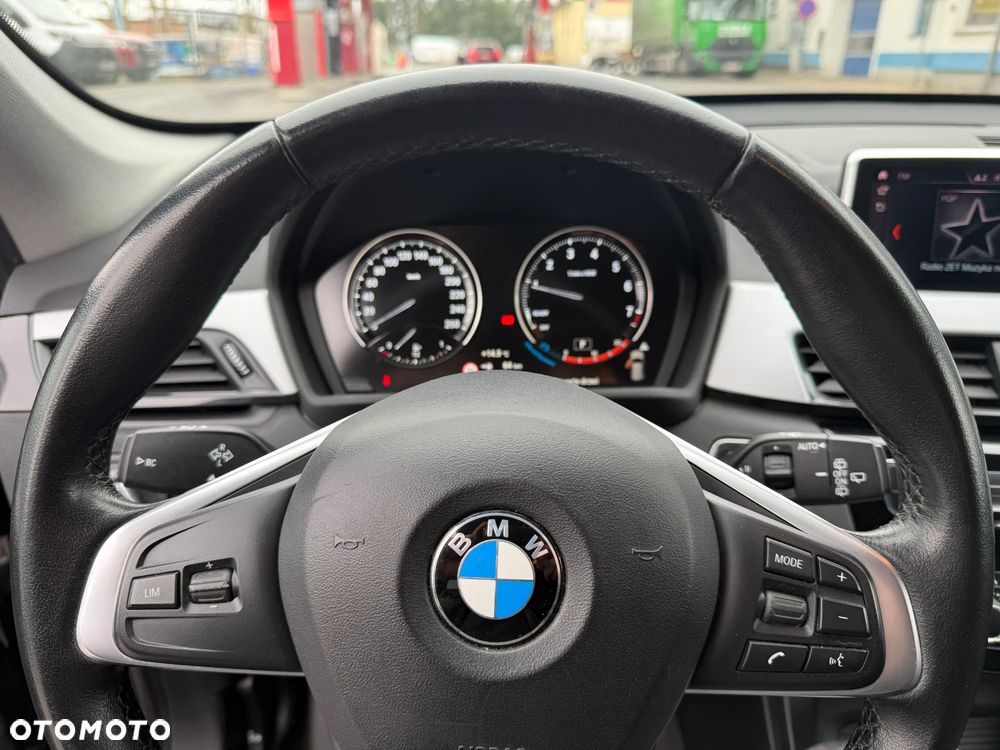 BMW X1 sDrive18i - 18