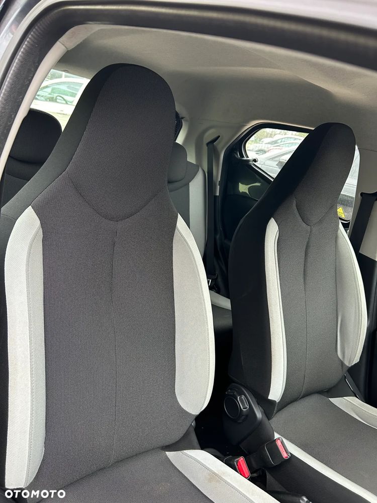 Toyota Aygo x-play - 14