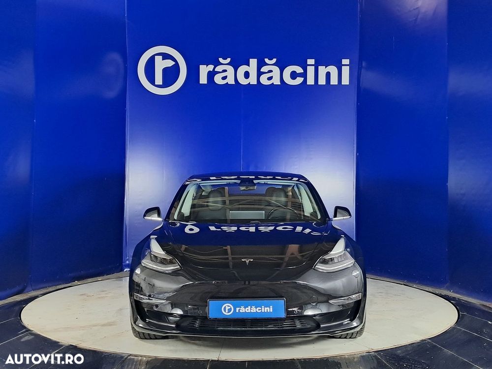 Tesla Model 3 - 8