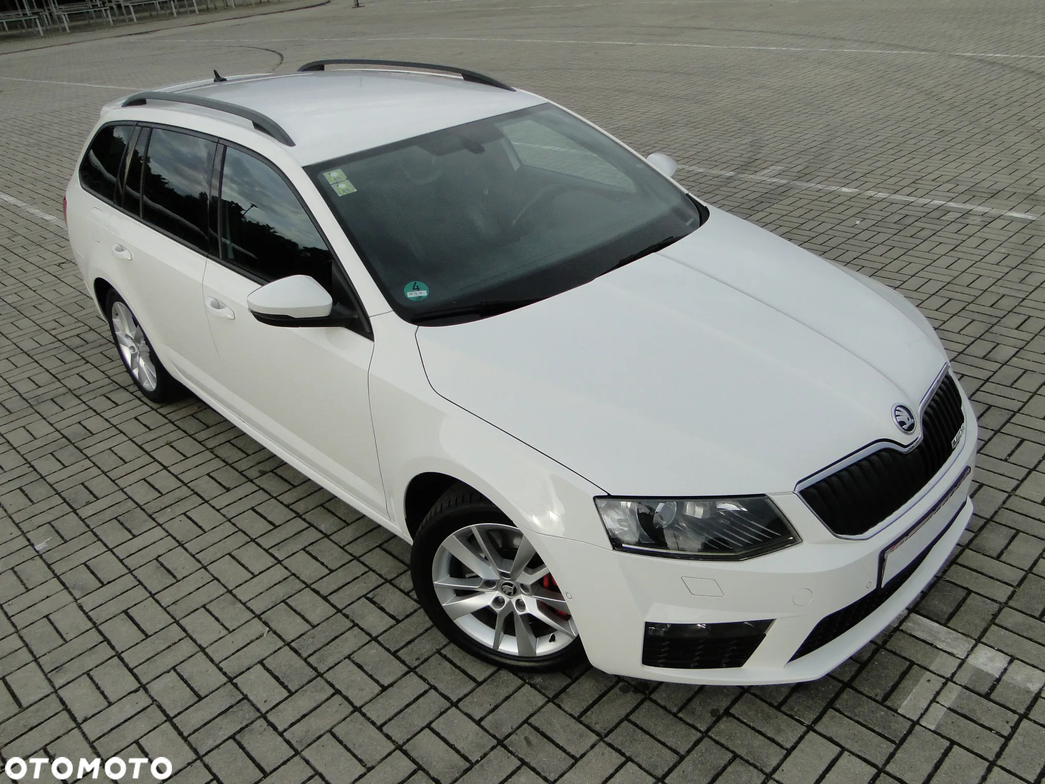 Skoda Octavia Combi 2.0 TDI DSG RS - 21