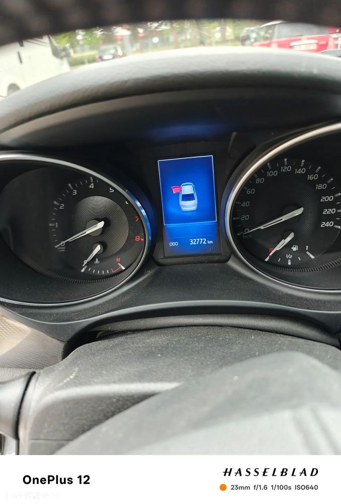 Toyota Avensis 1.8 Premium - 2