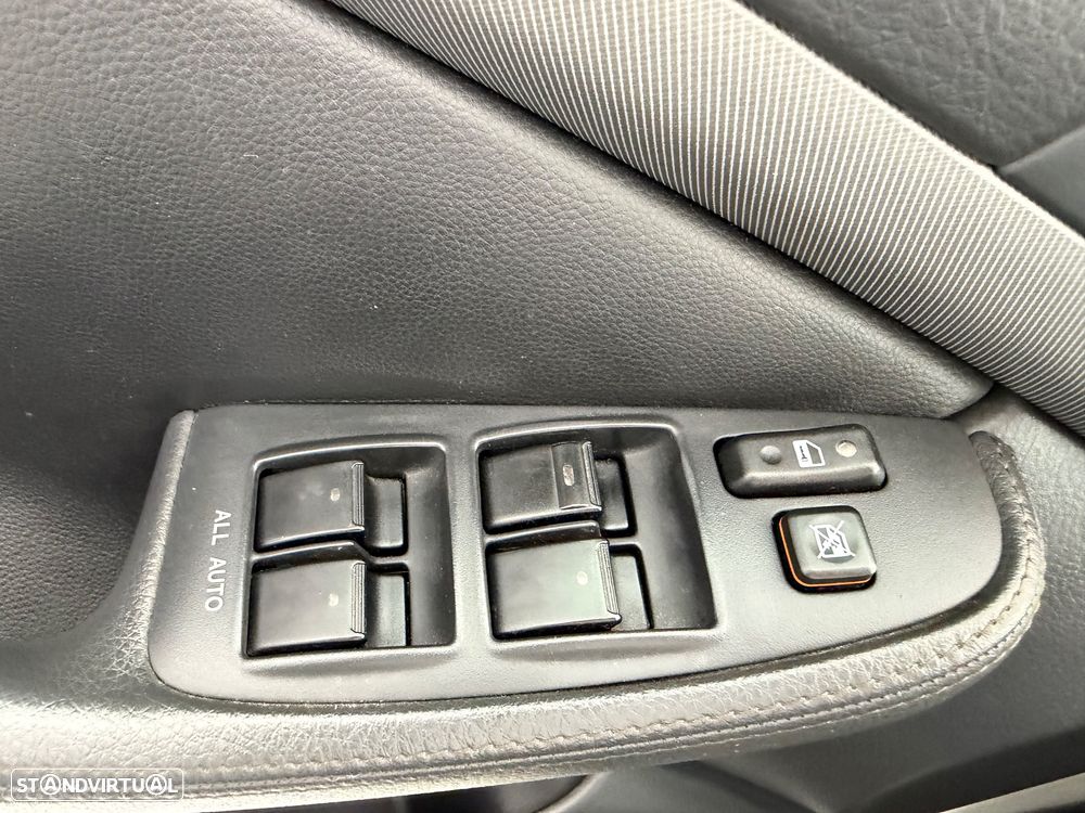 Toyota Avensis SW 2.2 D-CAT Sol+GPS - 21