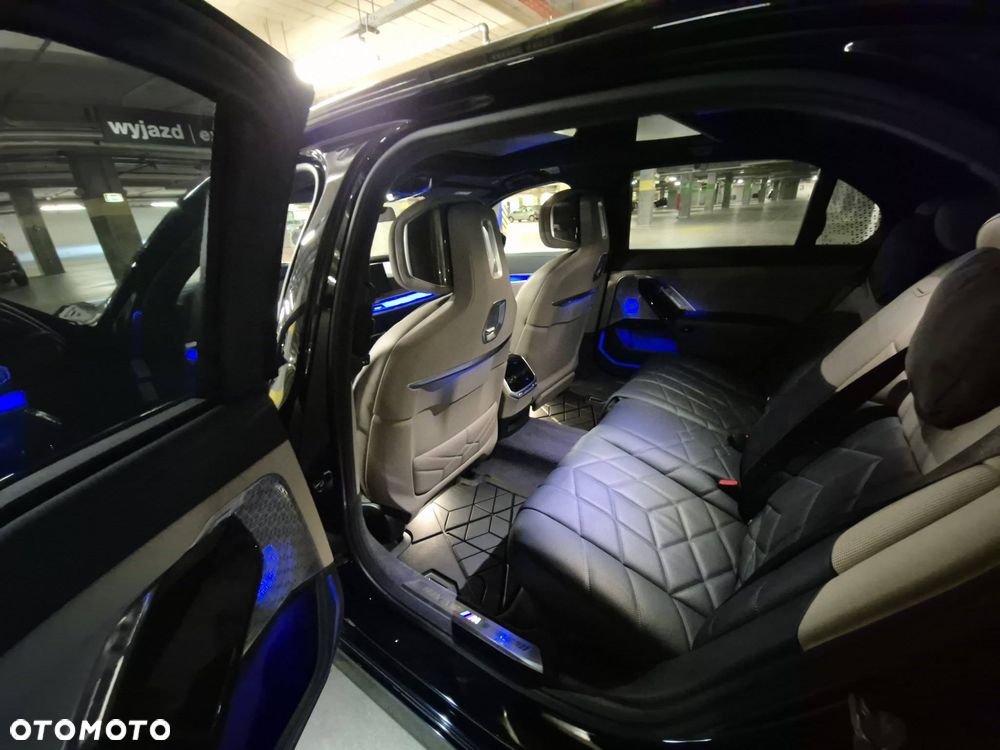 BMW Seria 7 M760e PHEV xDrive sport - 18