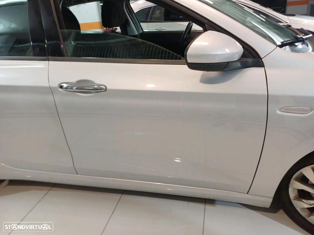 Fiat Tipo Station Wagon 1.3 M-Jet Lounge - 26
