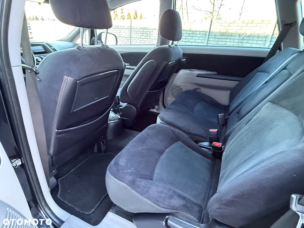 Mitsubishi Grandis - 25