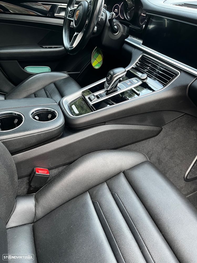 Porsche Panamera 4 E-Hybrid 10 Years Edition - 26