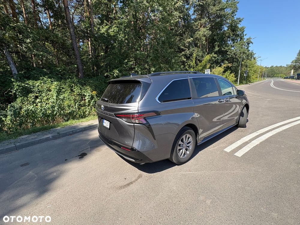 Toyota Sienna - 5