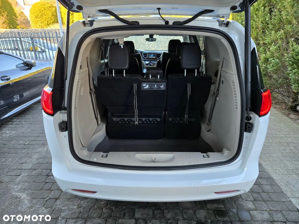 Chrysler Pacifica - 11