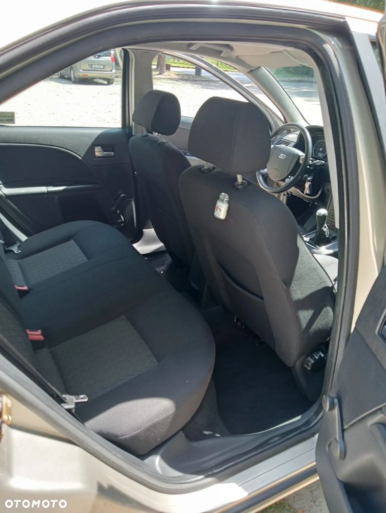 Ford Mondeo 1.8 X - 8