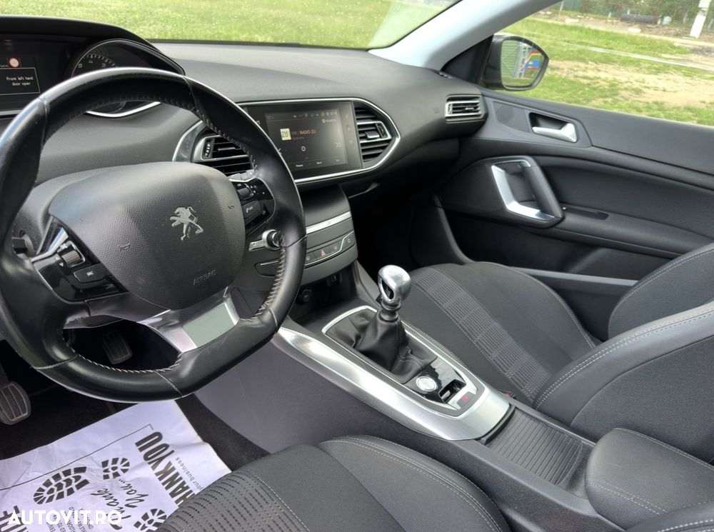 Peugeot 308 1.2 L PureTech Turbo S&S Allure - 4