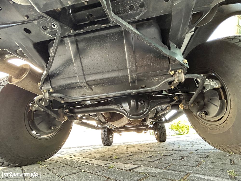 Land Rover Defender 90 2.4 CRD S - 33