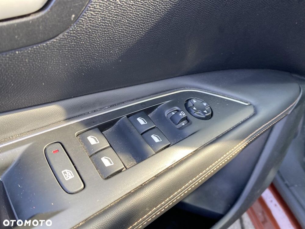 Peugeot 3008 1.6 BlueHDi Allure S&S EAT6 - 28