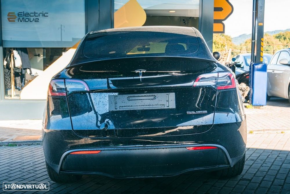 Tesla Model Y Performance Dual Motor AWD - 17