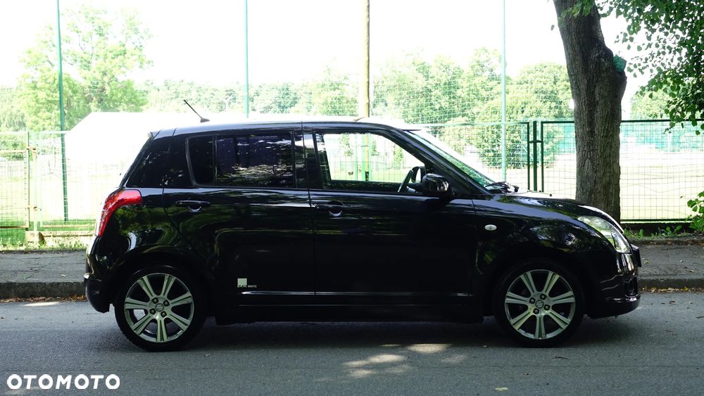 Suzuki Swift 1.3 Black and White - 37