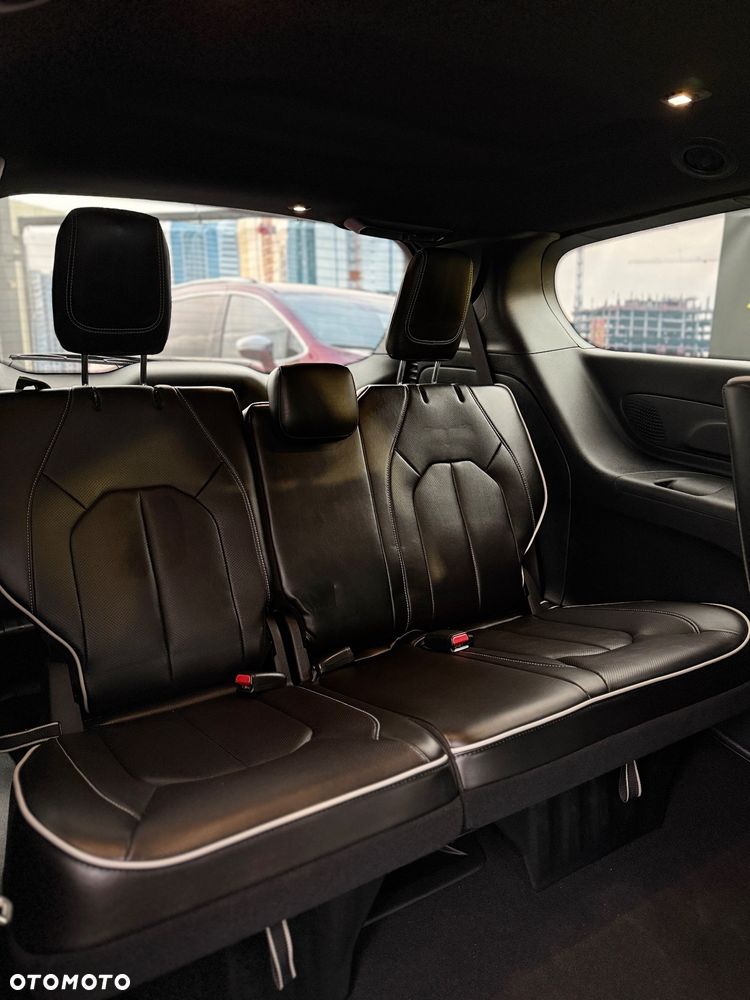 Chrysler Pacifica - 18