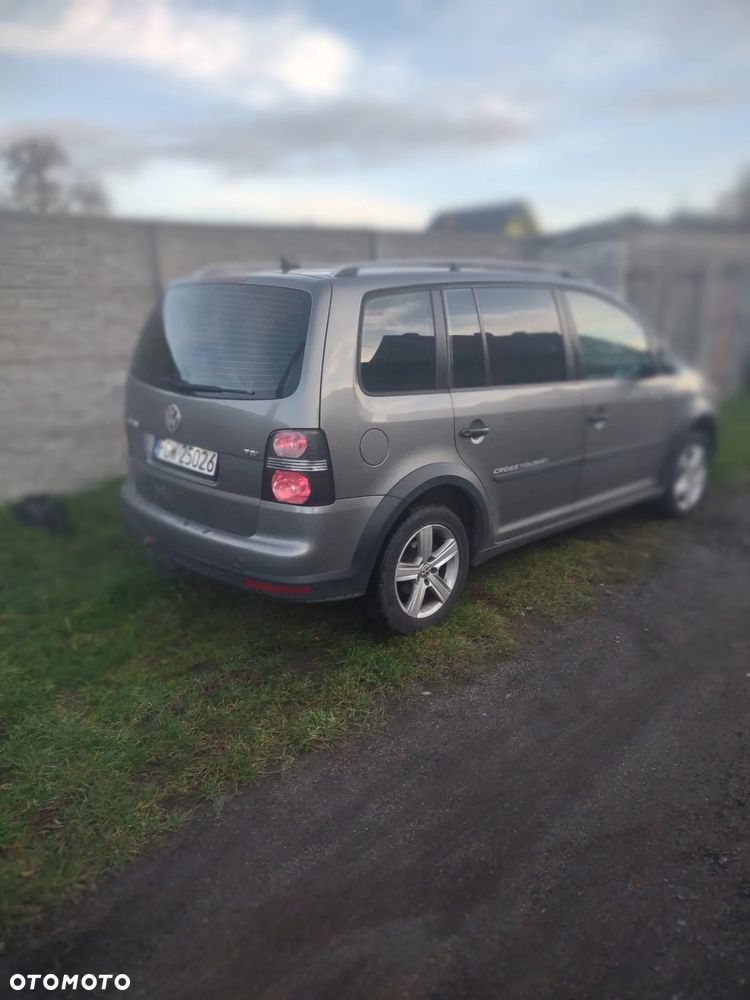 Volkswagen Touran 1.4 TSI DSG Cross - 1