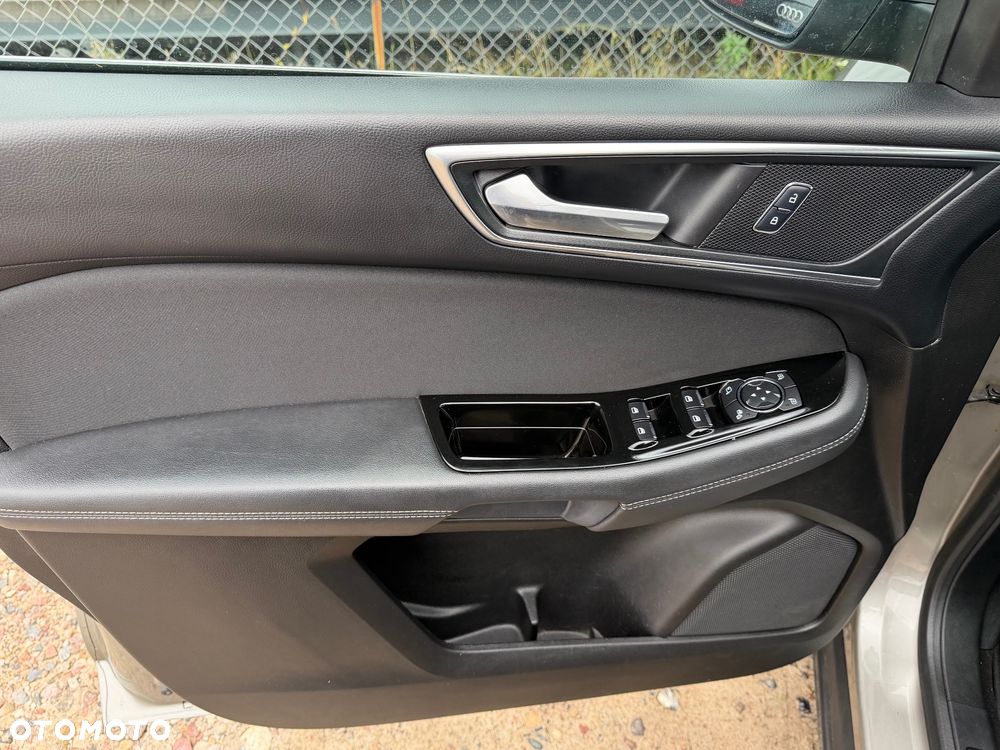 Ford S-Max - 17